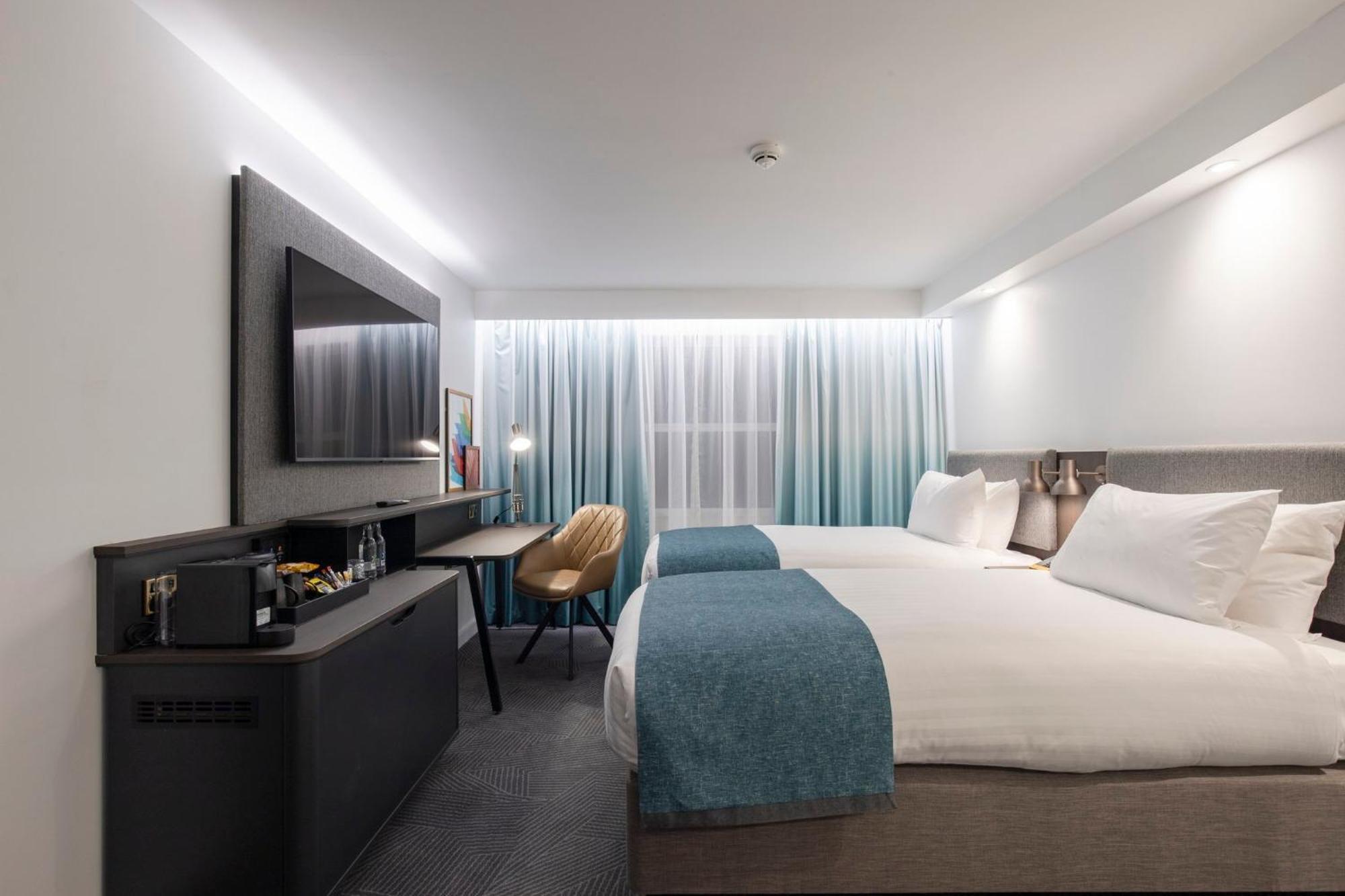 Holiday Inn Bristol Airport By Ihg Redhill  Exterior foto