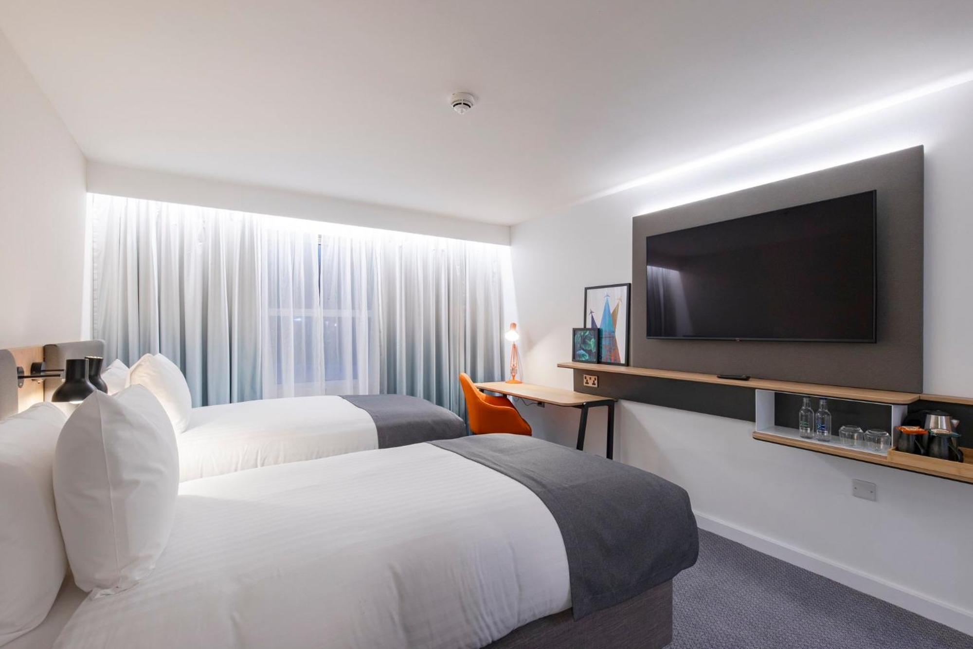 Holiday Inn Bristol Airport By Ihg Redhill  Exterior foto